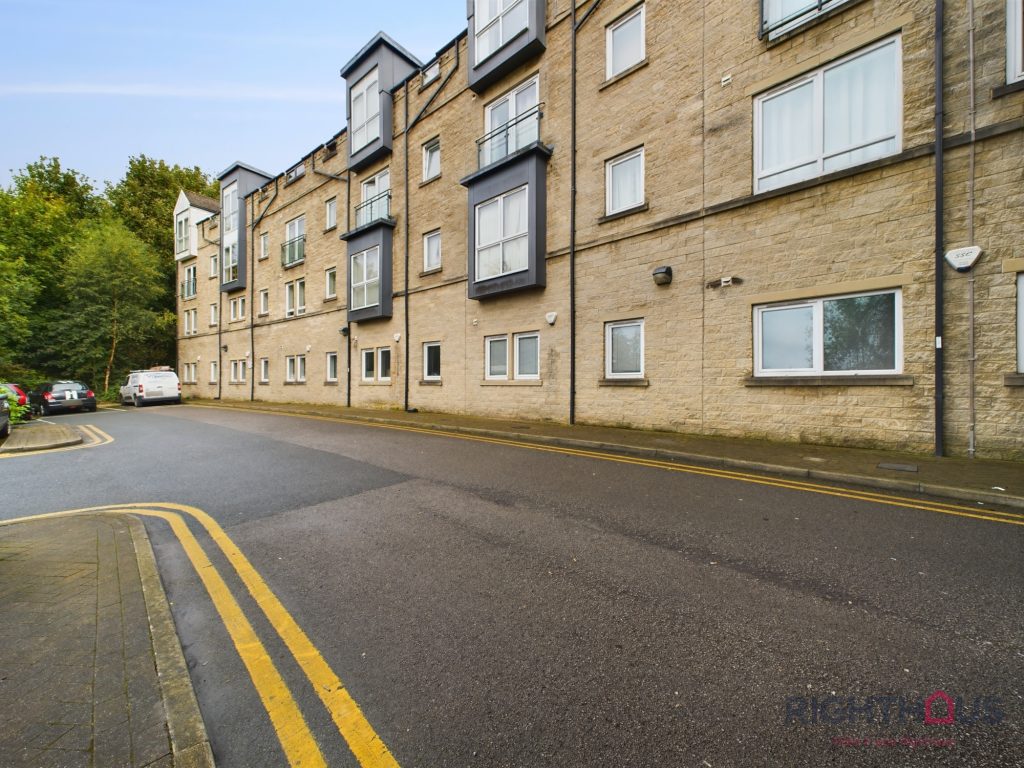 Otley Road, Lunar, BD3